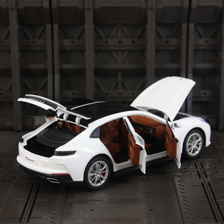 1:24 Simuleer het Porsche Pana - Audio Music Car recensie en prijs